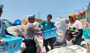 Peringati HUT Lalu Lintas ke-69 Dit Lantas Polda Jatim Gelar Baksos, Bansos Air Bersih dan Anjangsana
