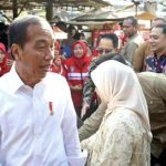 Presiden Jokowi Cek Stabilitas Harga di Pasar Dukuh Kupang Surabaya