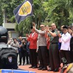 Polda Jatim Kolaborasi dengan Mahasiswa Bagikan 12.050 Paket Sembako Jelang Ramadhan